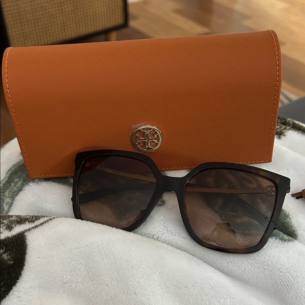 Tory Burch Black Sunglasses with Bold Orange Case - Picture 1 of 6